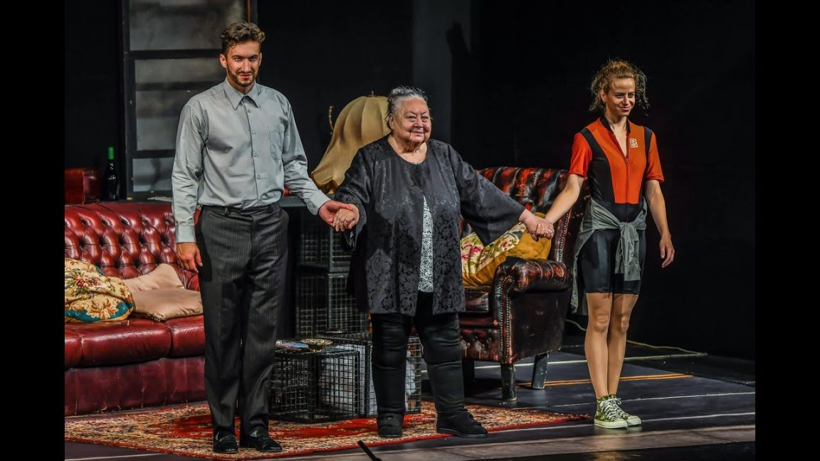 Gyöngyösön járt a keresztanyu