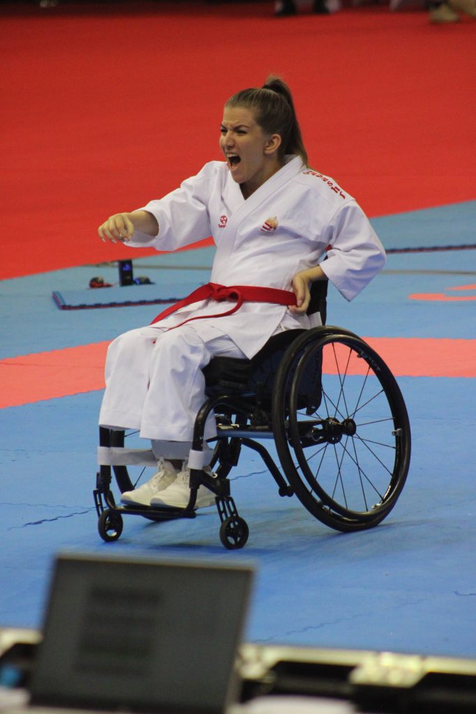 Kerekesszékkel is a világ csúcsára hajt