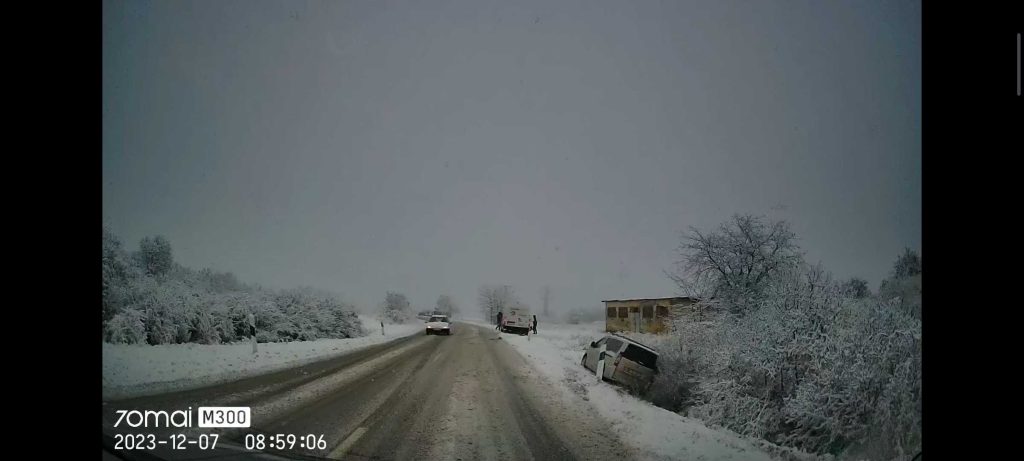 Intenzíven havazik – sózzák az utakat