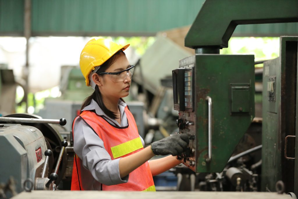 Reagált a kormány a kirúgott munkavállalókra