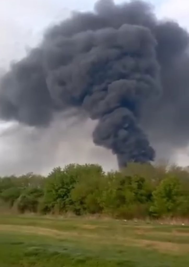 Lángolt a szeméttelep (videó)