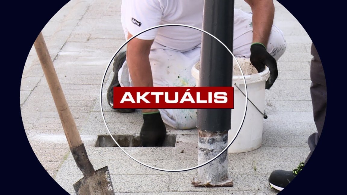 Oszlopokkal védik a járókelőket a zeneiskolánál