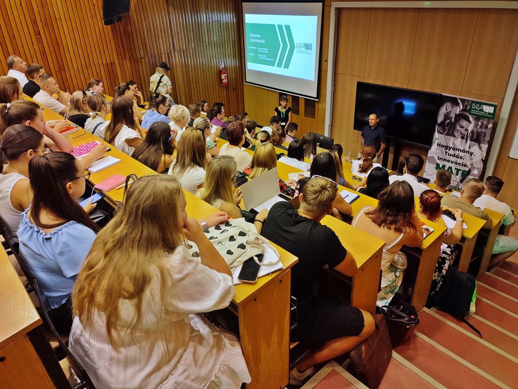 Beiratkoztak a gólyák a Campuson