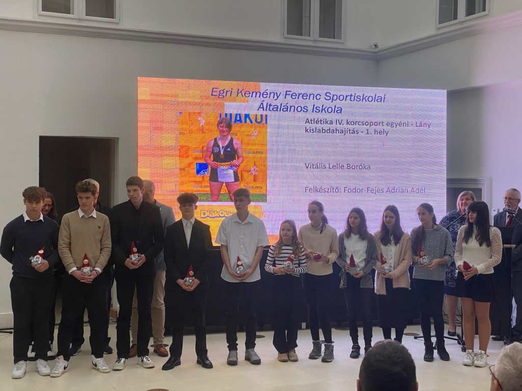 A vármegye legkiemelkedőbb diákolimpikonjait díjazták