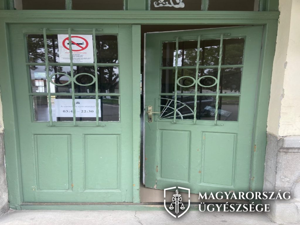 Részegen tört-zúzott a vasútállomáson