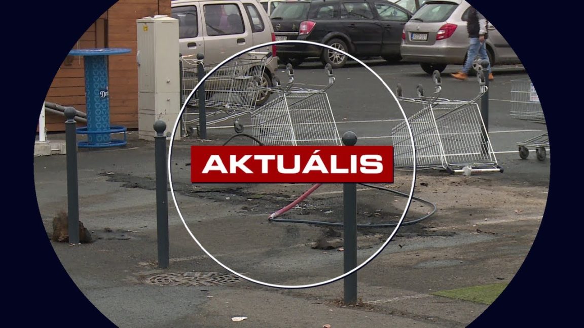 Felgyújthattak egy büfékocsit a bevásárlóközpont parkolójában