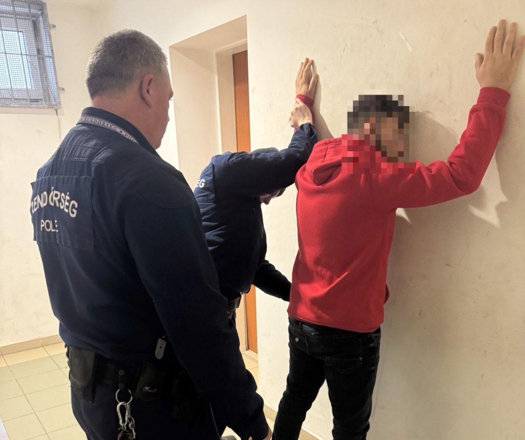 Rokonánál bujkált, elkapták a körözött férfit