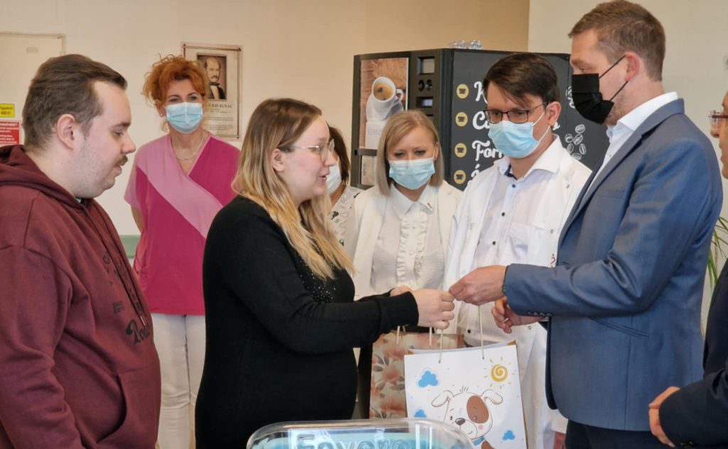 Köszöntötték az év első babáját Gyöngyösön