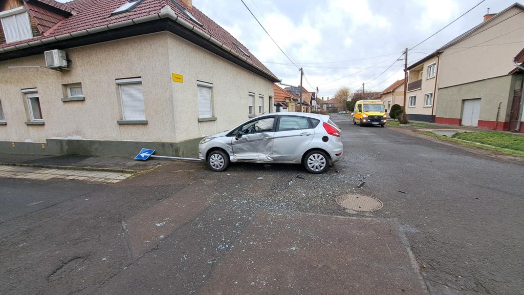 Baleset a Virág és Kont Bíró utca kereszteződésében