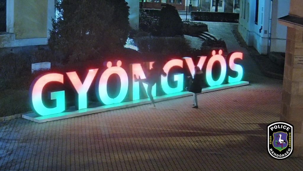 Nagy erőkkel keresik a feliratrongálókat