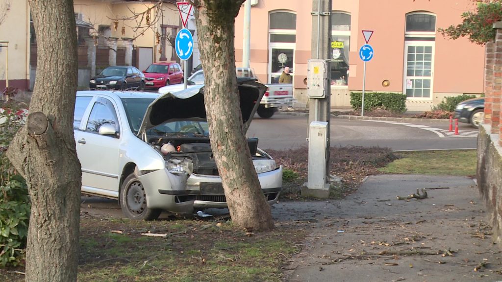 Balesetek és kigyulladt autógumik – így indult a hét Gyöngyösön