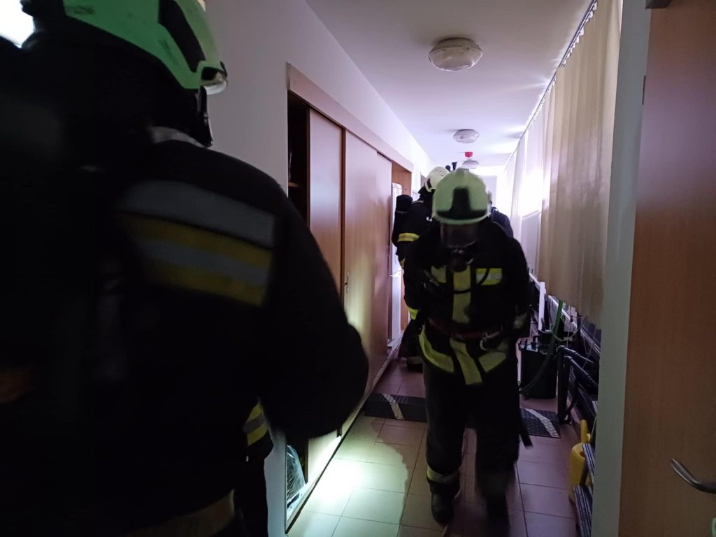 A Mátra Múzeumhoz vonultak a tűzoltók (galéria)