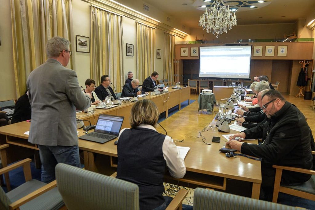 Több, mint ezermillió forint hiányzik Gyöngyösről