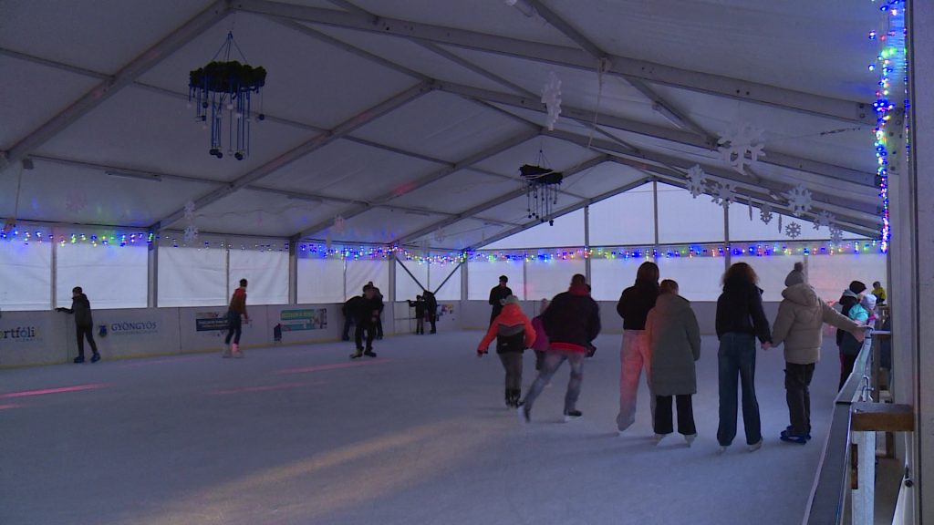 Fergeteges bulival búcsúzott a jégpálya