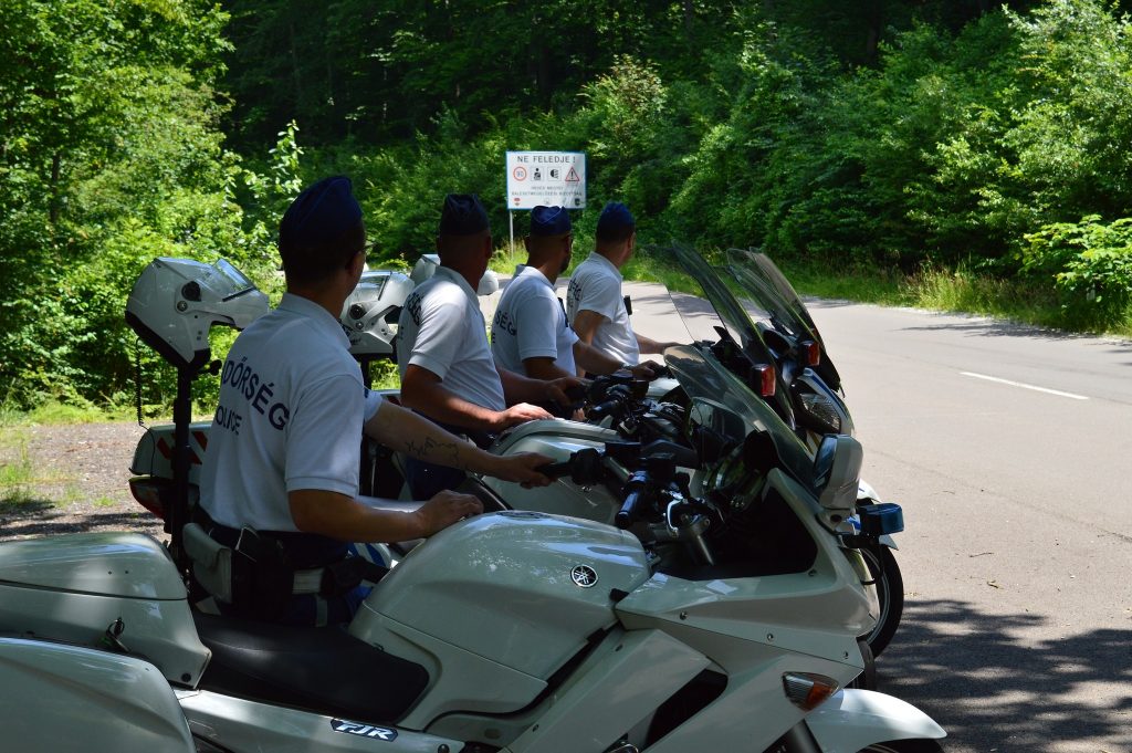 A biztonságos motorozás nagy odafigyelést igényel