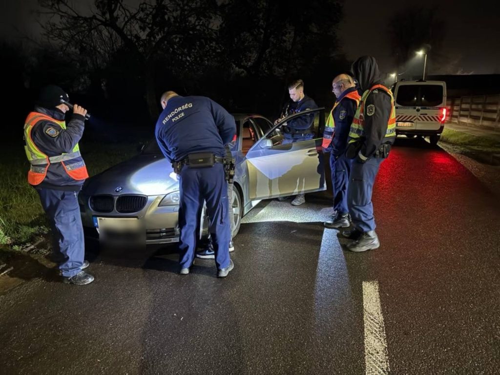 Körözött személyek és drog: sikeres volt az éjszaki razzia (galéria)