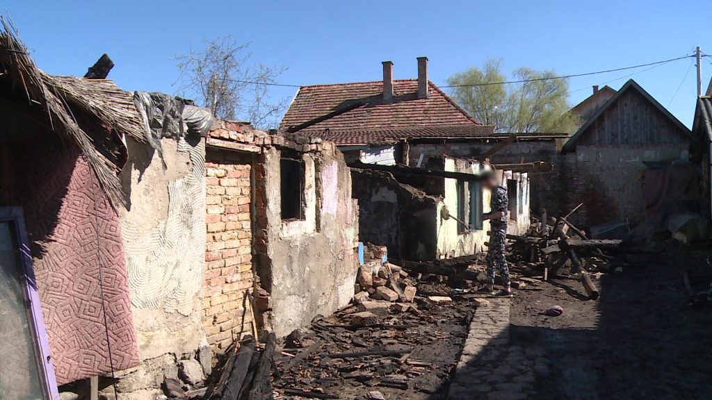 Porig égett a három tagú család otthona (galéria)