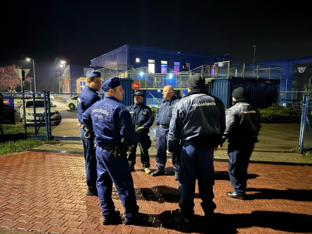 Egy gyöngyösi szórakozóhelyre vonultak a rendőrök (galéria)