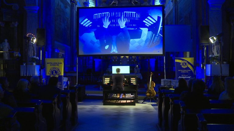 Fél millió forintot gyűjtöttek az oroszlánok