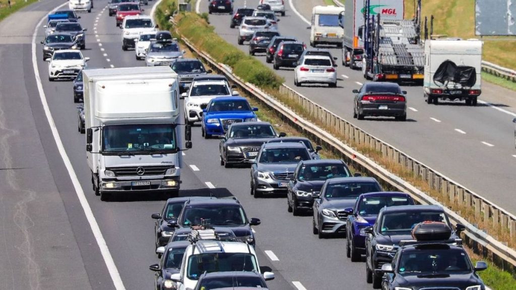 Több autó karambolozott az M3-as sztrádán