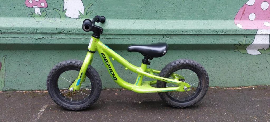 Gyermek bicikliket loptak a Platán úti Óvodából