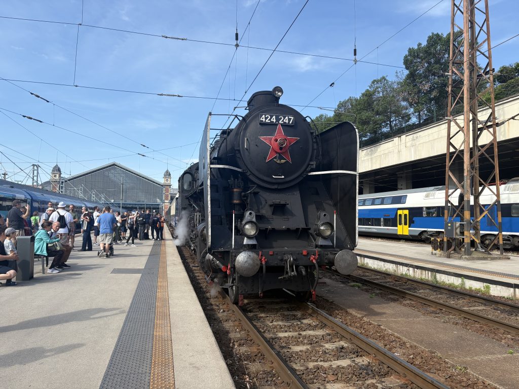 Gőzfelhőben érkezett a múlt: a legendás 424-es újra Gyöngyösön