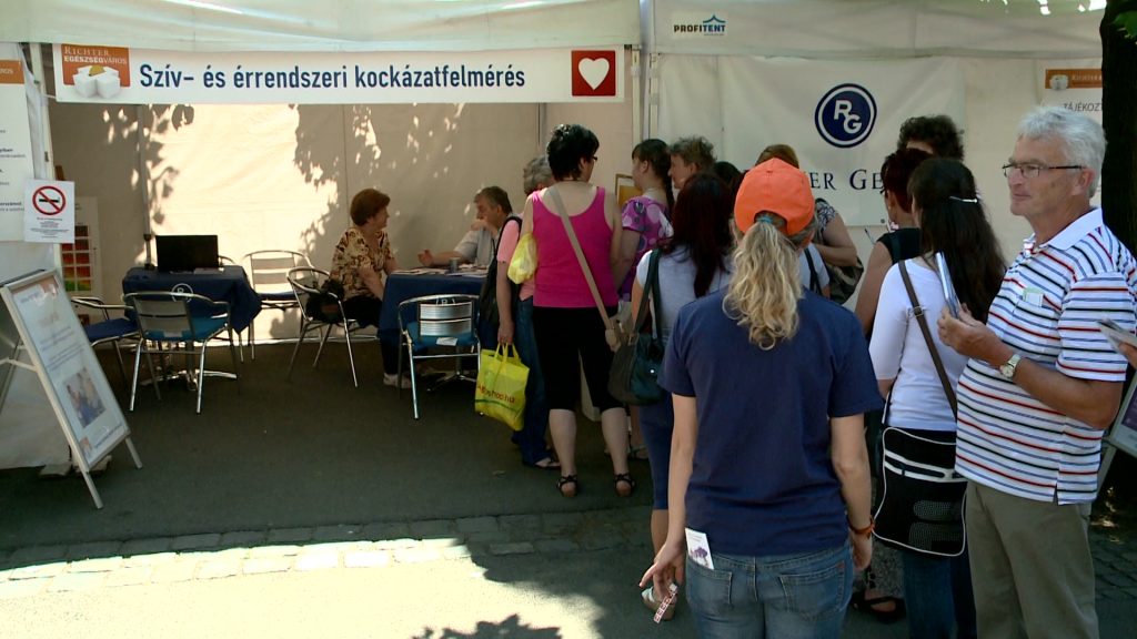 Ingyen megvizsgálnak és még a kórházat is támogathatjuk