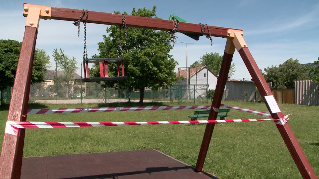 Több játszóteret is lezártak