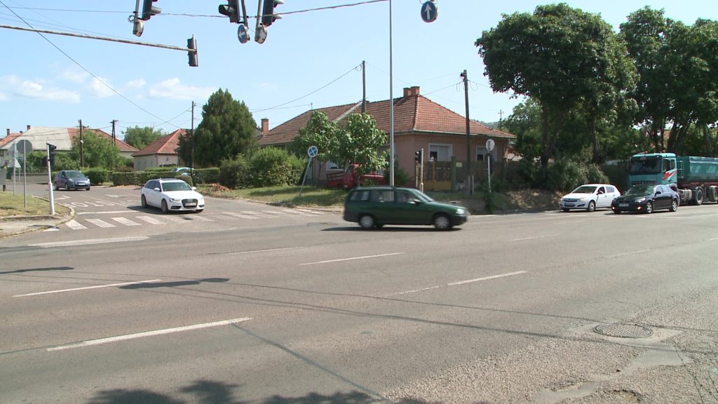 Korlátozások az egyik legforgalmasabb kereszteződésnél