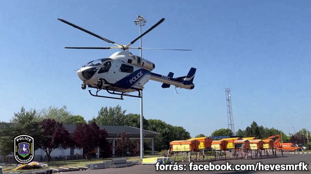 Helikopterrel razziáztak az M3-ason