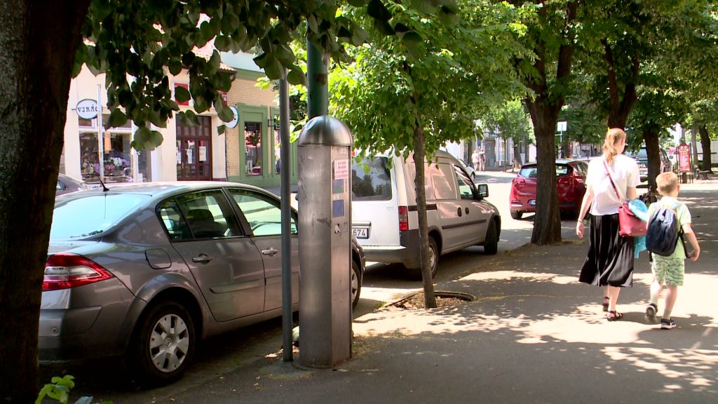Fizetős lesz a parkolás a Kossuth Lajos utcában