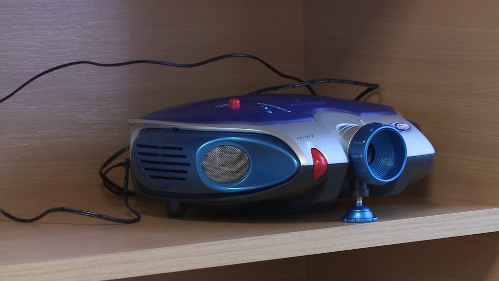 Retro szórakozás  a fiatalok számára a könyvtárban