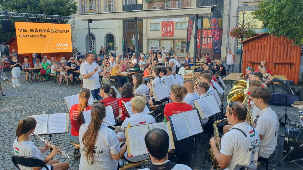 A föld mélyétől az ünnepi fényig- 75 éves a Bányásznap