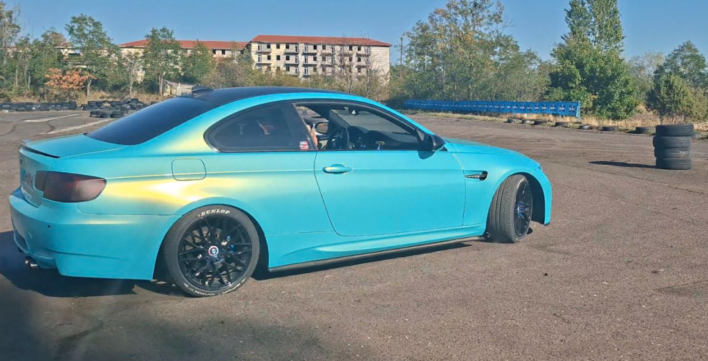 Égtek az autógumik Abasáron