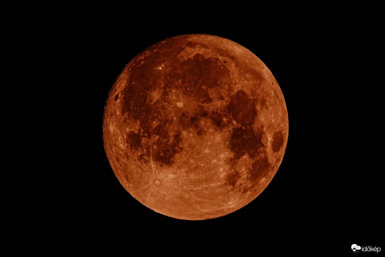 Hat év után ismét láthatjuk a teljes holdfogyatkozást