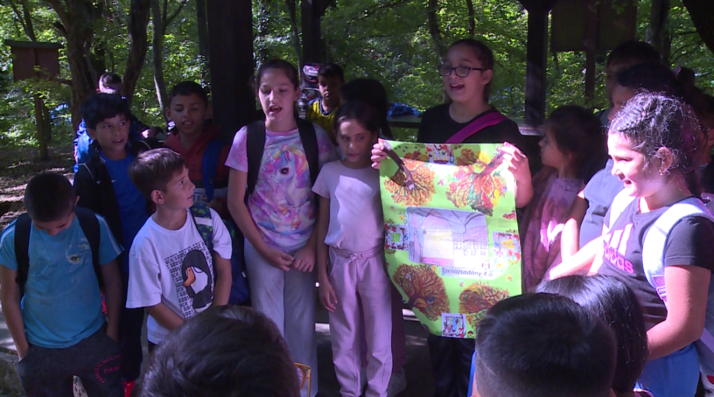 Iránytű az erdőben – hátrányos helyzetű gyermekek a Mátrában  