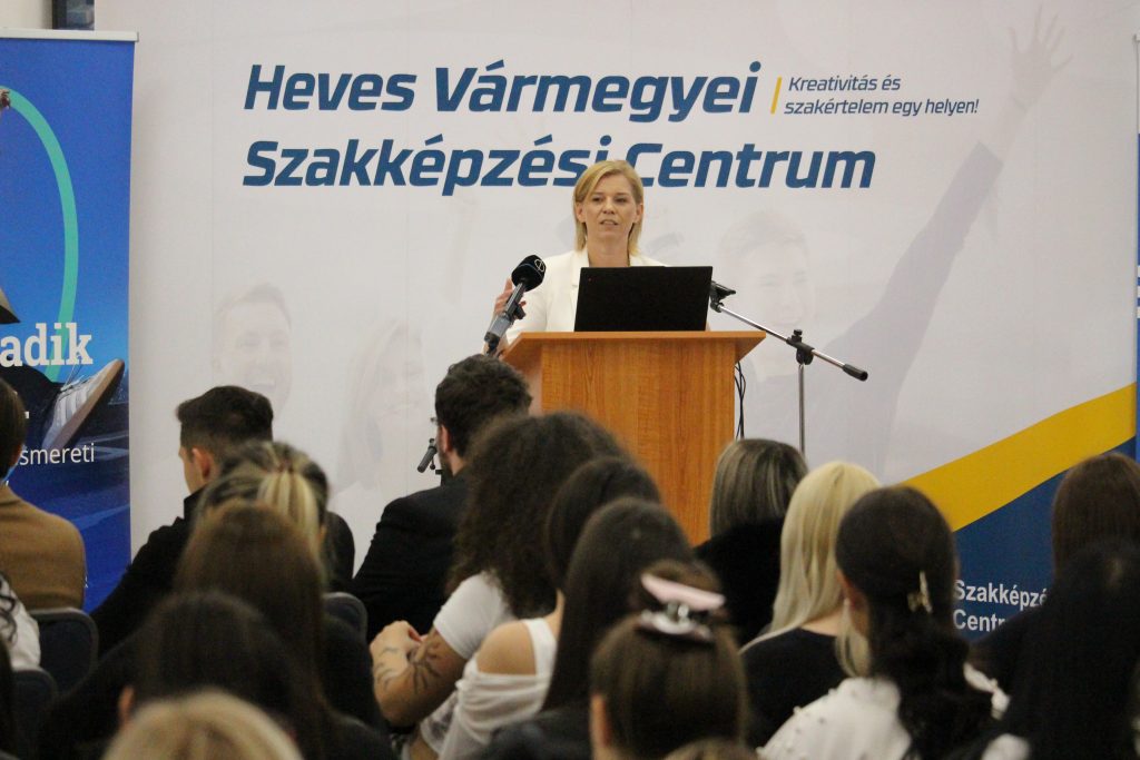 „Vállalkozni fogok” – fiataloknak szóló vállalkozásismereti kurzus a Heves Vármegyei Szakképzési Centrumban