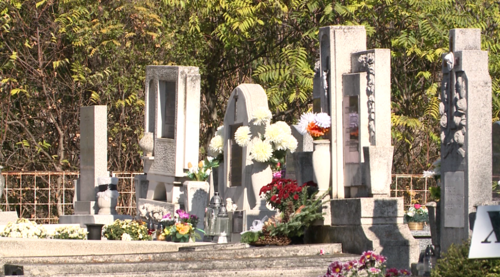 Ünnepi nyitvatartással várják a látogatókat a temetők 