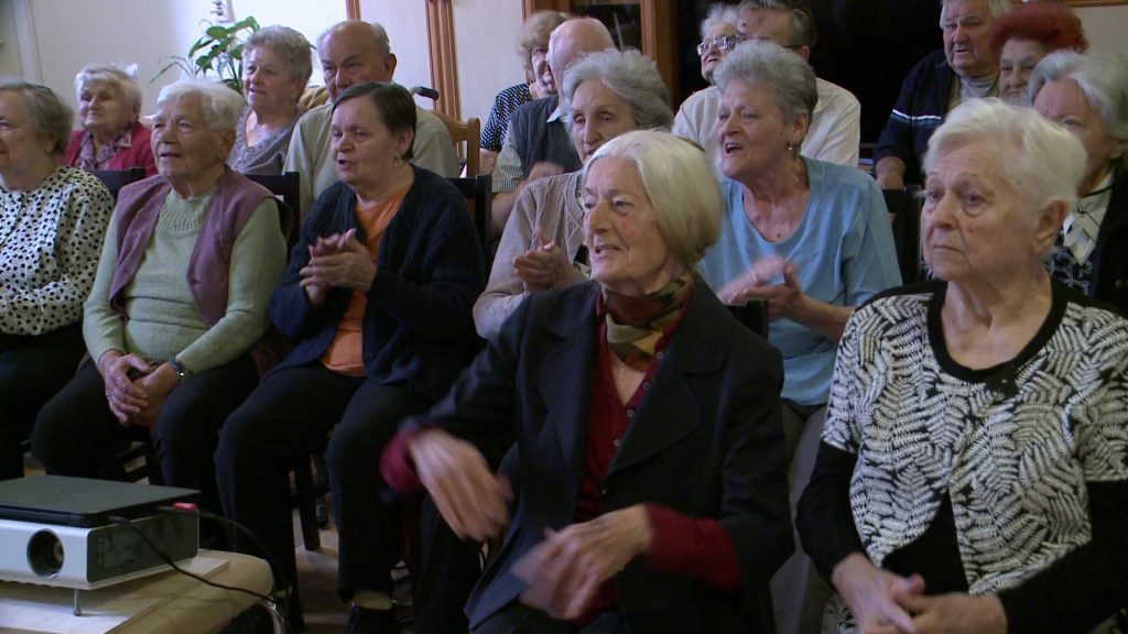 Kortalan jókedv – köszöntés az Idősek Bentlakásos Otthonában