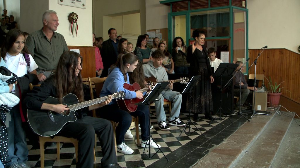 Dalolt a Berze a zene világnapján