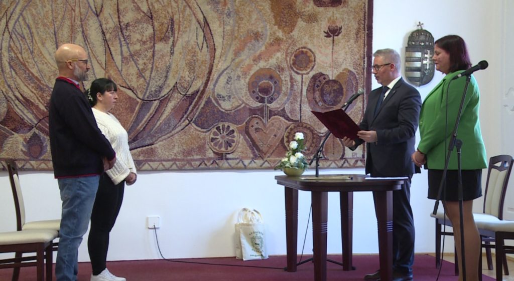 Magyar állampolgárokat avattak Gyöngyösön  