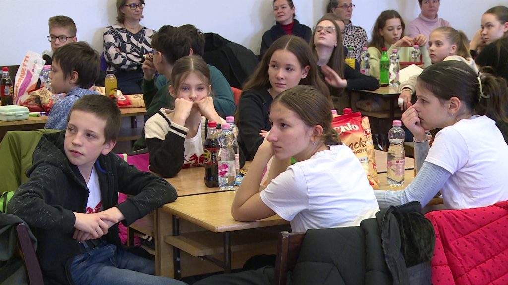 25 diákkal kezdték, most közel 1600-an jelentkeztek a vetélkedőre