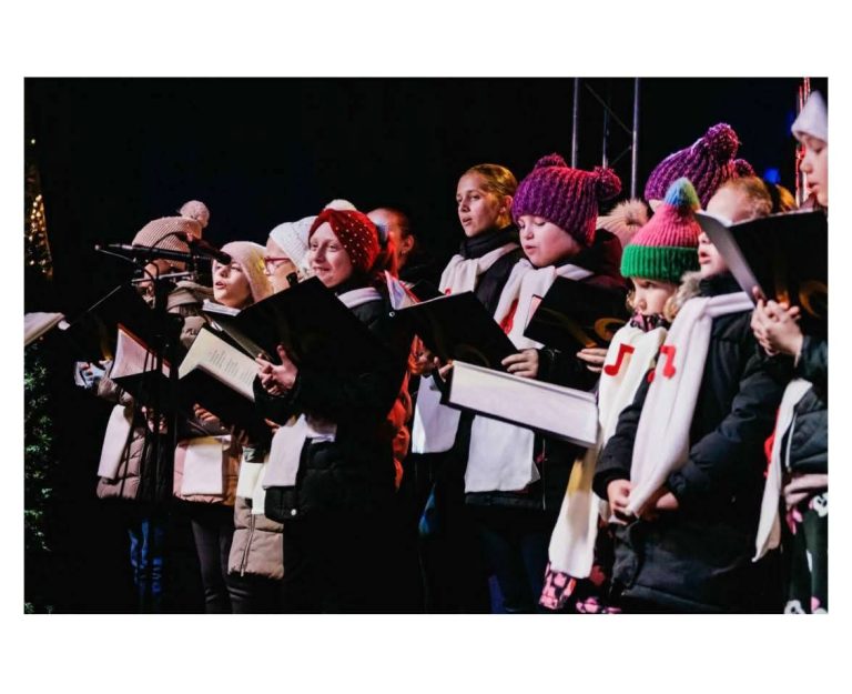 Az éneklés mellett ismét jótékonykodtak a gyermekkórus tagjai