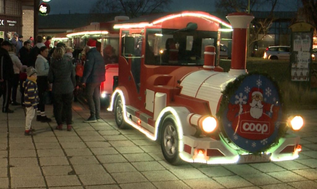 Idén is Gyöngyösön robogott a Coop Mikulásvonat