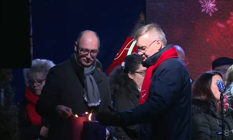 Rakjunk rendet a szívünkben – meggyújtották a harmadik gyertyát