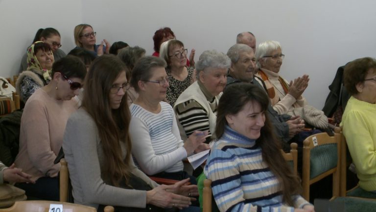 Együtt ünnepeltek a látássérültek az oroszlánokkal