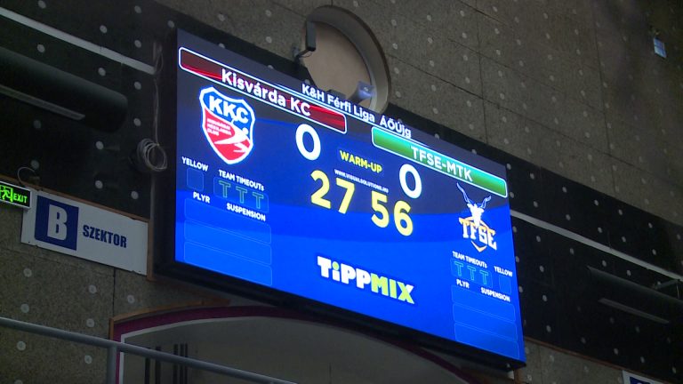 15 milliós beruházás – új kivetítő a sportcsarnokban