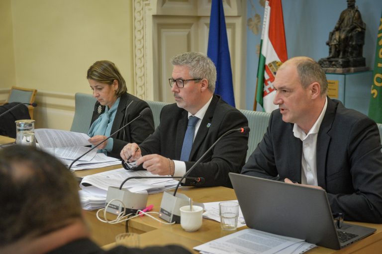 Több változásról is döntött a testület