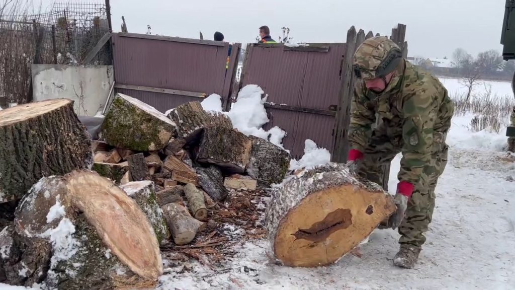 Összehangolt segítségnyújtás, hogy senki ne fázzon (videó)