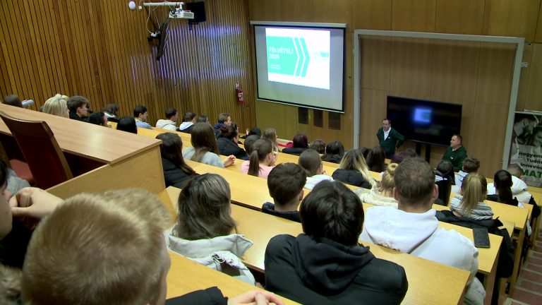 Leendő hallgatók jártak az egyetemen